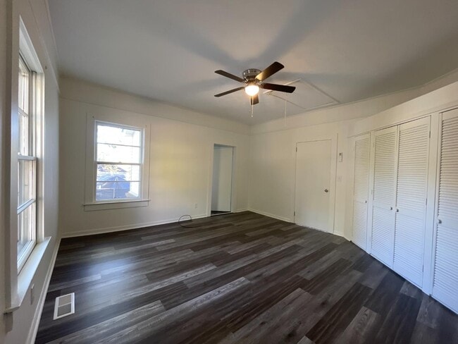 Building Photo - 597 N Forest St