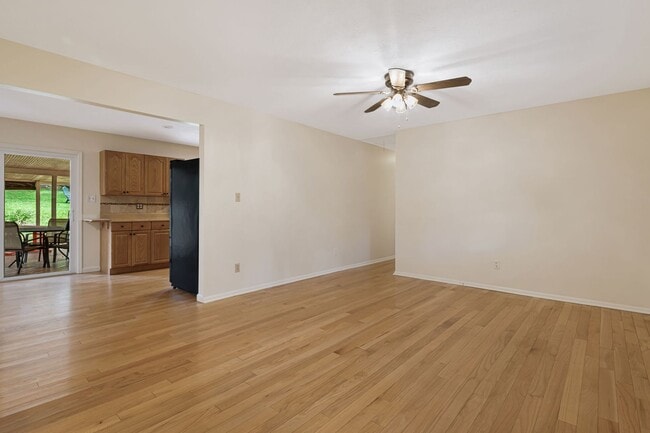 Building Photo - 3-Bedroom Home in North AVL with Studio an...