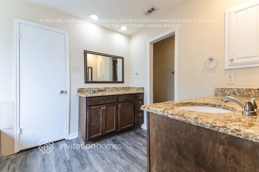 Building Photo - 1717 Brighton Dr