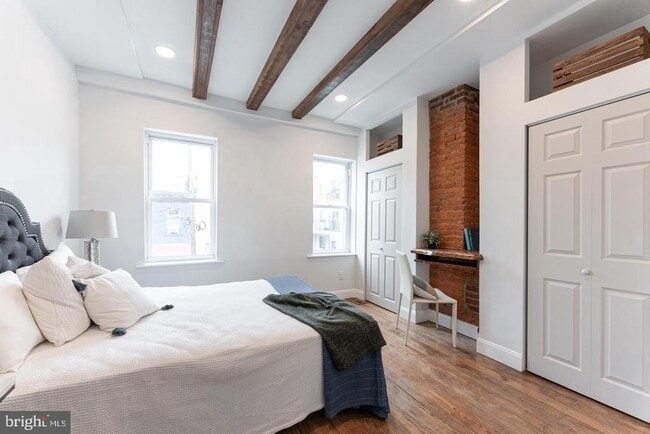 Building Photo - 1906 N Lawrence St