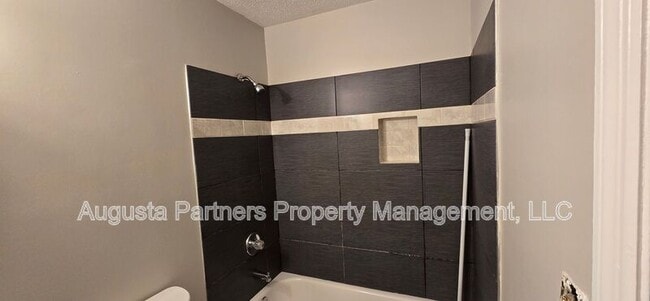 Building Photo - 2511 Drayton Dr