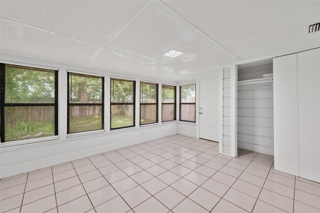 Building Photo - 5502 Salem Walk Dr