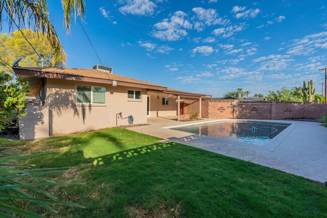 Building Photo - BEAUTIFUL SOUTH SCOTTSDALE - CORNER LOT & ...