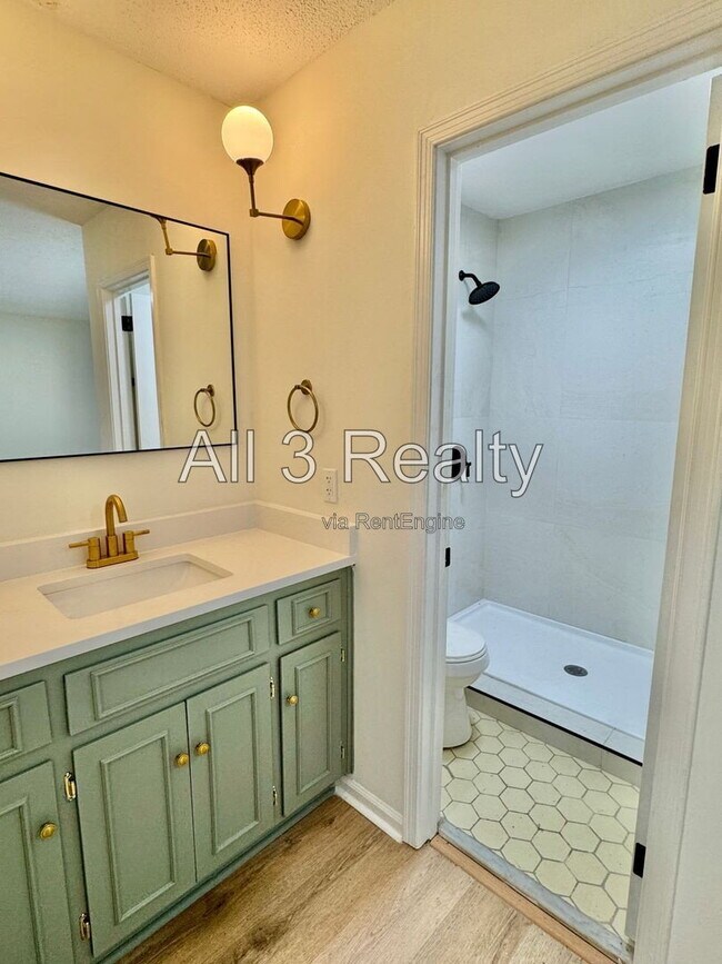 Building Photo - 2905 Willow Ln Dr