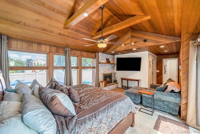 Building Photo - 2327 Cleveland St