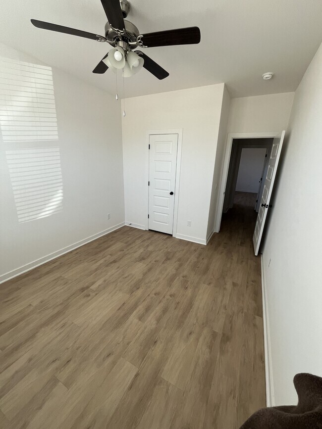 Building Photo - 464 W Gosling Isle