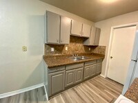 Building Photo - 7135 Glen Terrace