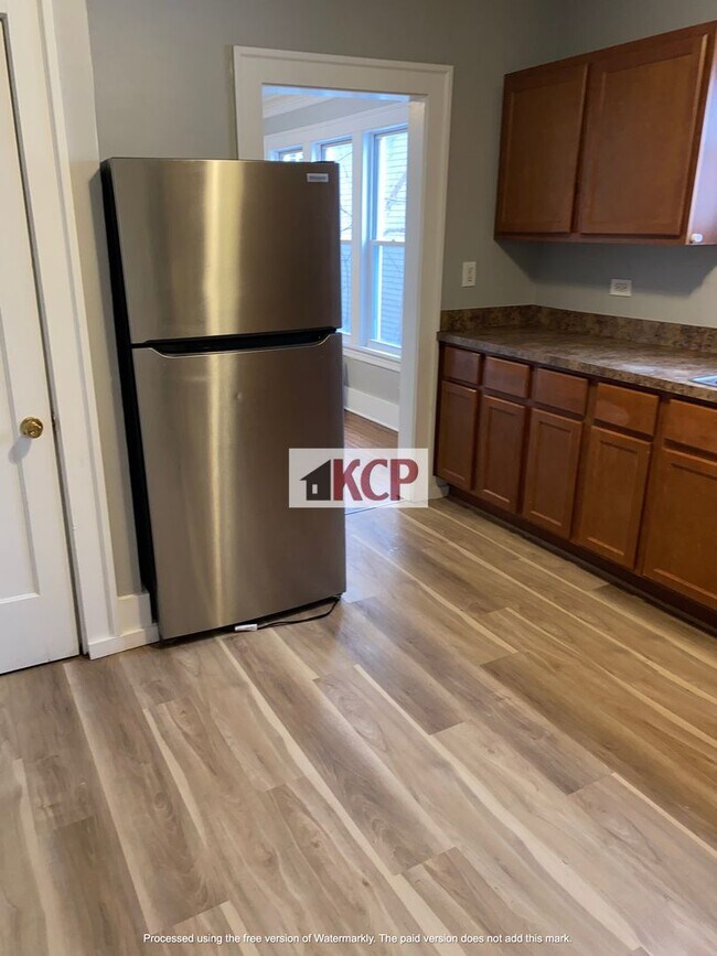 Building Photo - C2 Properties-442 Hickory