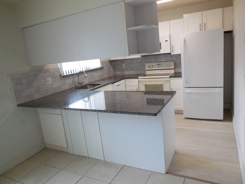 Building Photo - 5252 Bosque Ln