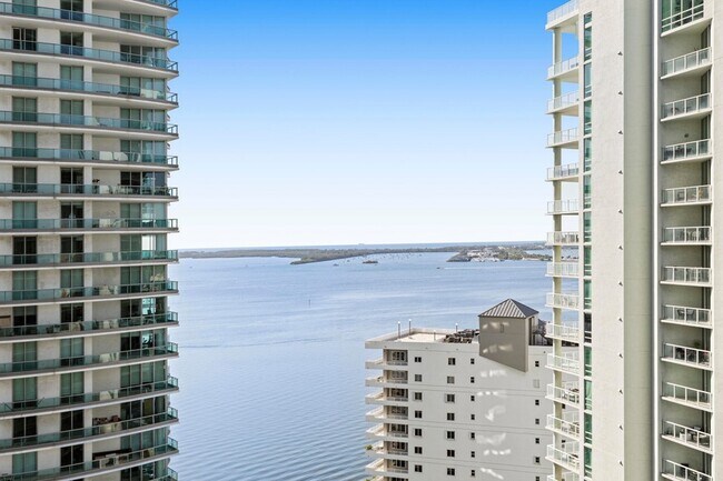 Building Photo - 1300 Brickell Bay Dr
