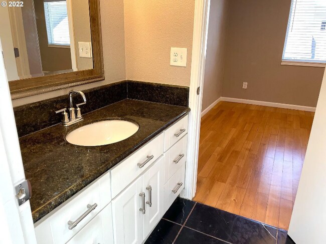 Building Photo - 5635 SE 84th Ave