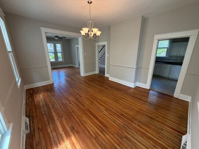 Building Photo - Charming 4bdrm/1.5bth Home Located in Richmond's North Highland Park w/Balcony!!