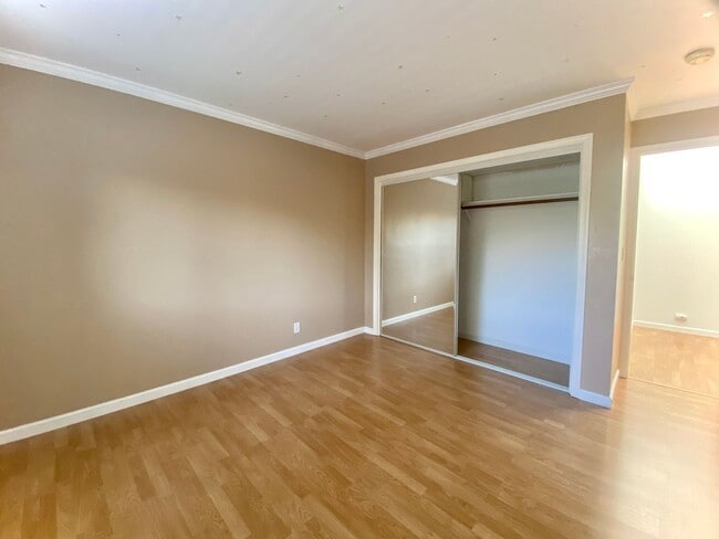 Building Photo - Spacious 4-Bedroom Irvington Home with Mod...