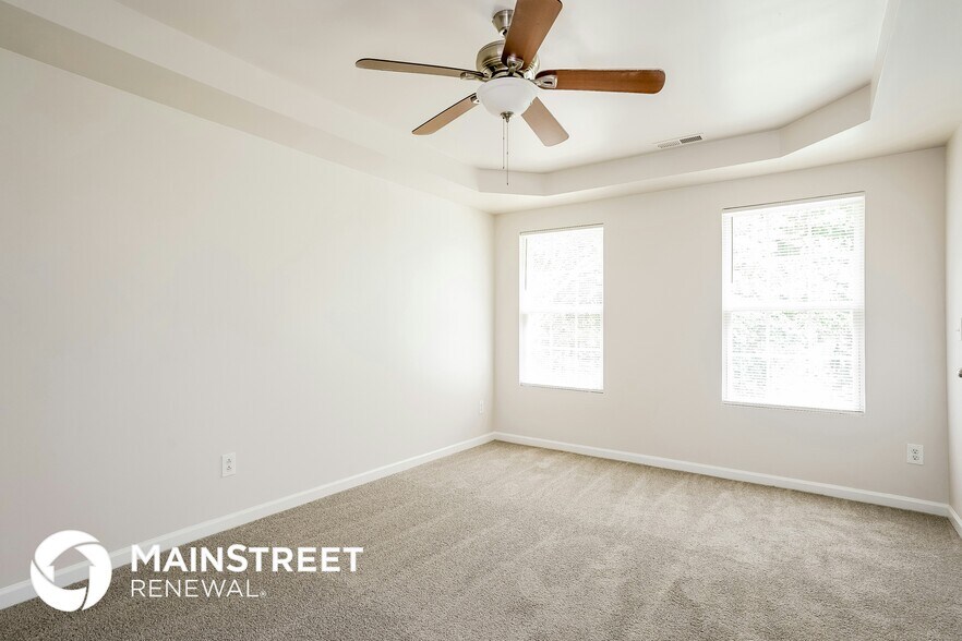 Building Photo - 5323 Landreaux Dr
