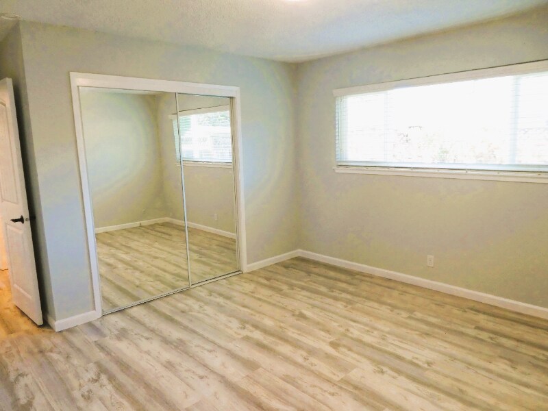 Building Photo - 974 Rose Ave