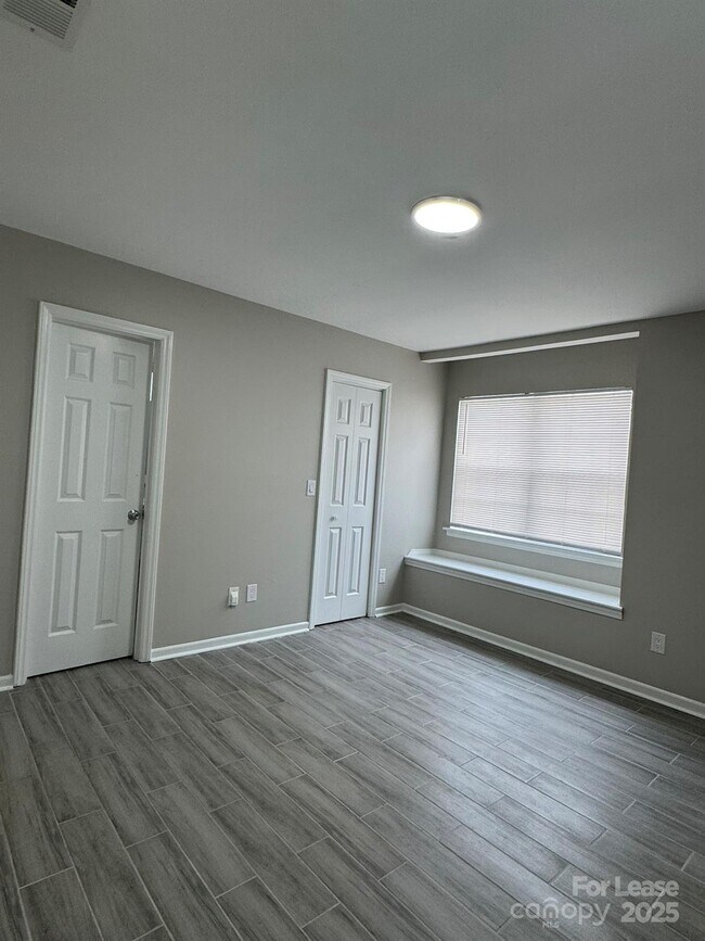 Building Photo - 7801 Renaissance Ct