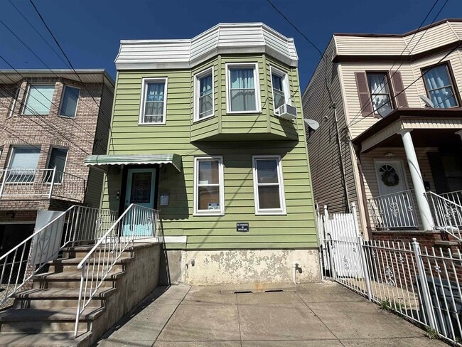 Building Photo - 280 Linden Ave