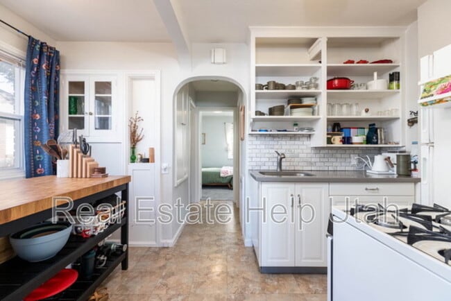 Building Photo - 2009 S 1500 E