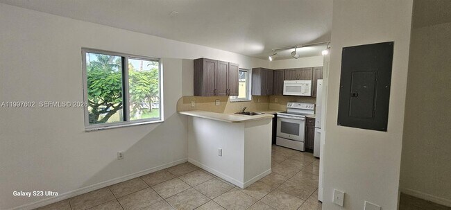 Building Photo - 935 NE 33rd Terrace