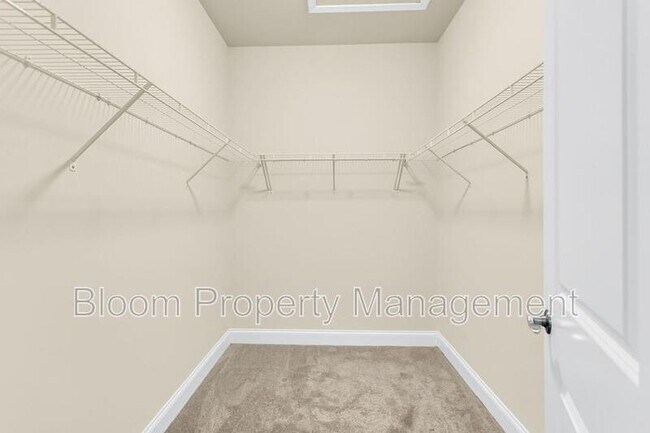 Building Photo - 2649 Lohr Dr