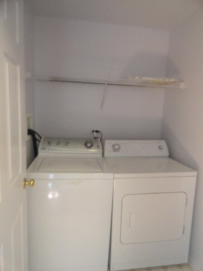 Building Photo - 105 W St Charles Rd