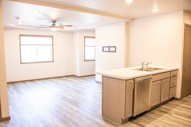 Building Photo - Peter Park