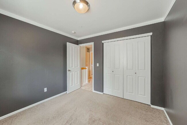 Building Photo - This is a beautiful property in the Savana...
