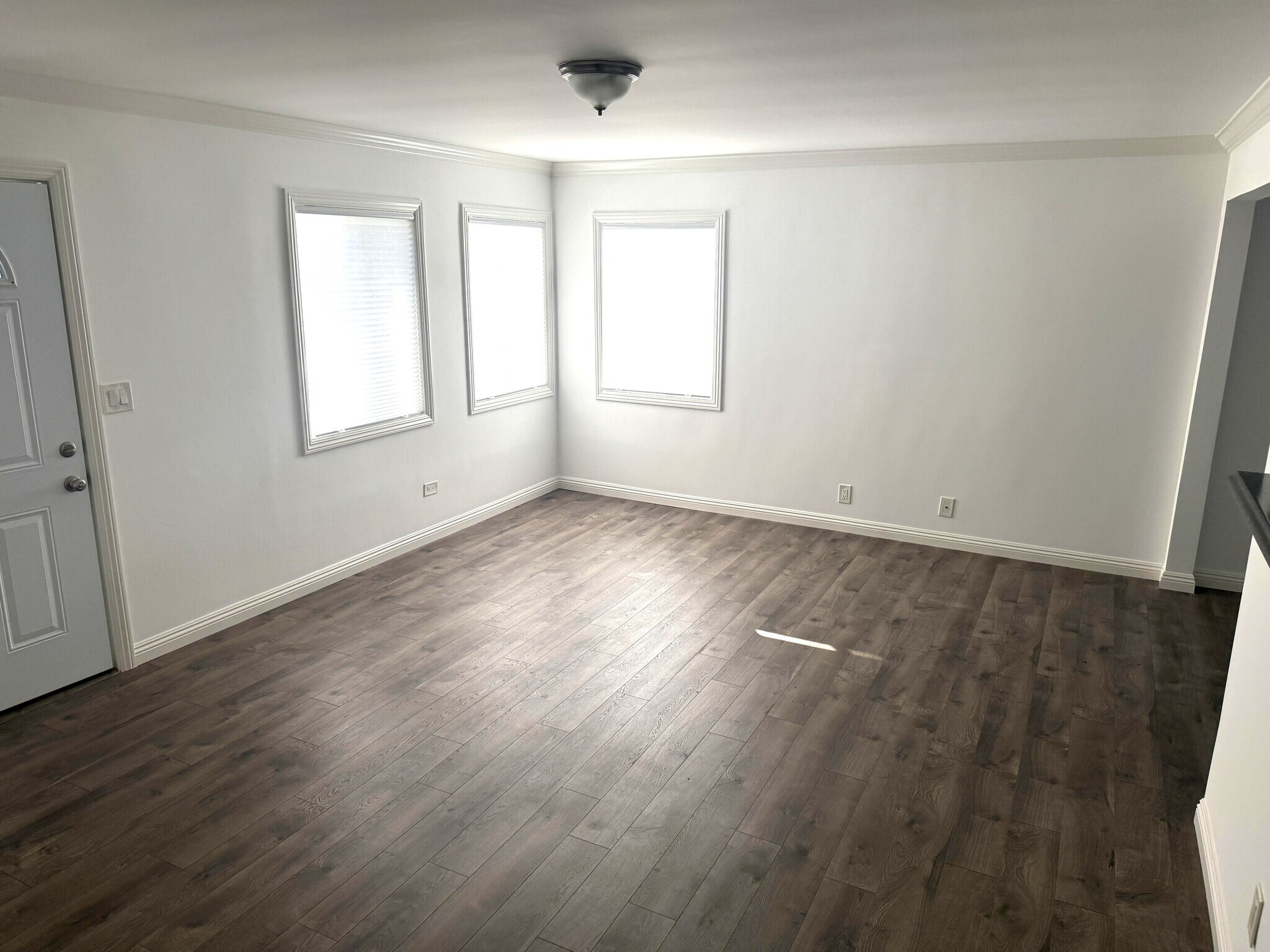 Building Photo - 404 Illinois St