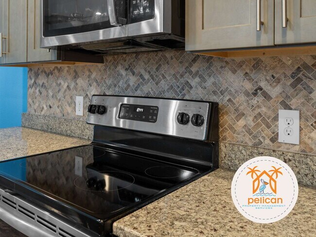 Building Photo - Stunning Home in East Navarre