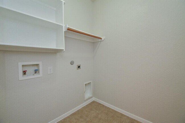 Building Photo - 15219 Bartlett Landing Dr