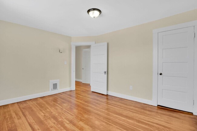 Building Photo - 157-159 Pleasant Street