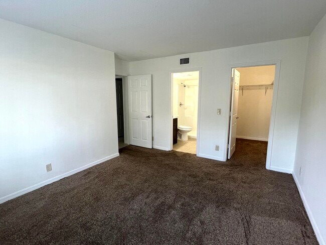 Building Photo - 1115 Green Pine Blvd