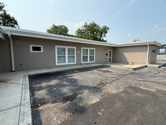 Building Photo - 4328 State Line Rd