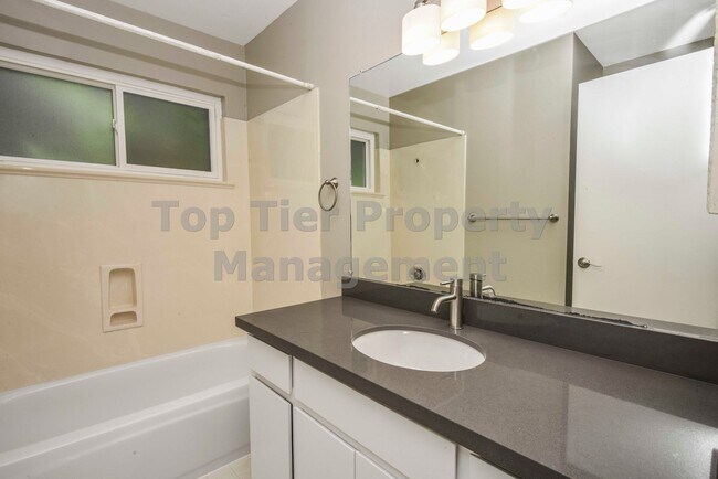 Building Photo - 117 Northcreek Cir