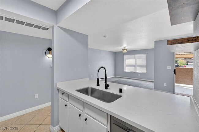 Building Photo - 1150 N Buffalo Dr