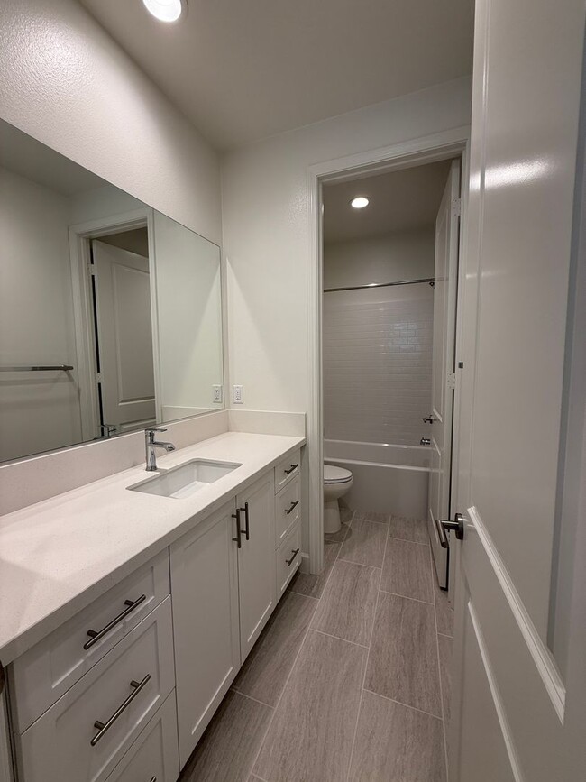 Building Photo - Gorgeous New Build in East Ventura