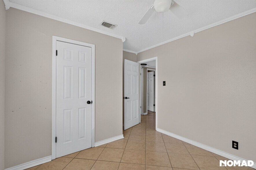 Building Photo - 14925 Moss Glen