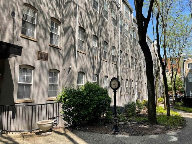 Building Photo - 1034 Clinton St
