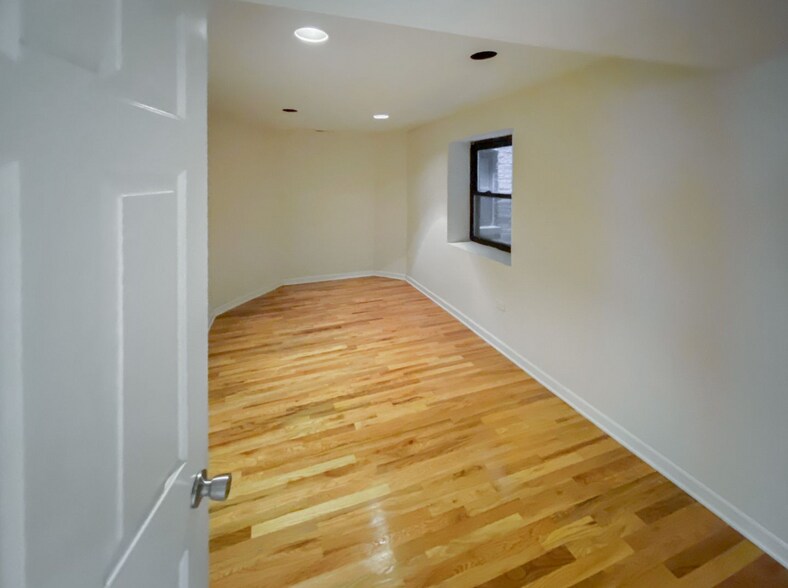 Building Photo - 3637 N Paulina St