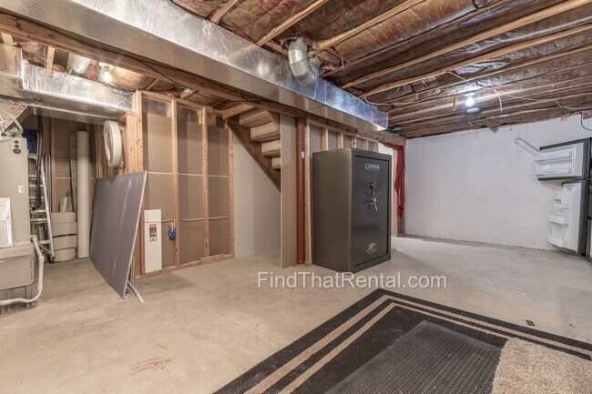 Building Photo - Freshly Painted, Pet-Friendly, Off-Street Parking, Walk to Carlisle HS!