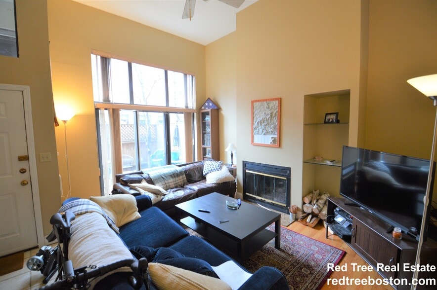 Building Photo - 75 Brainerd Rd