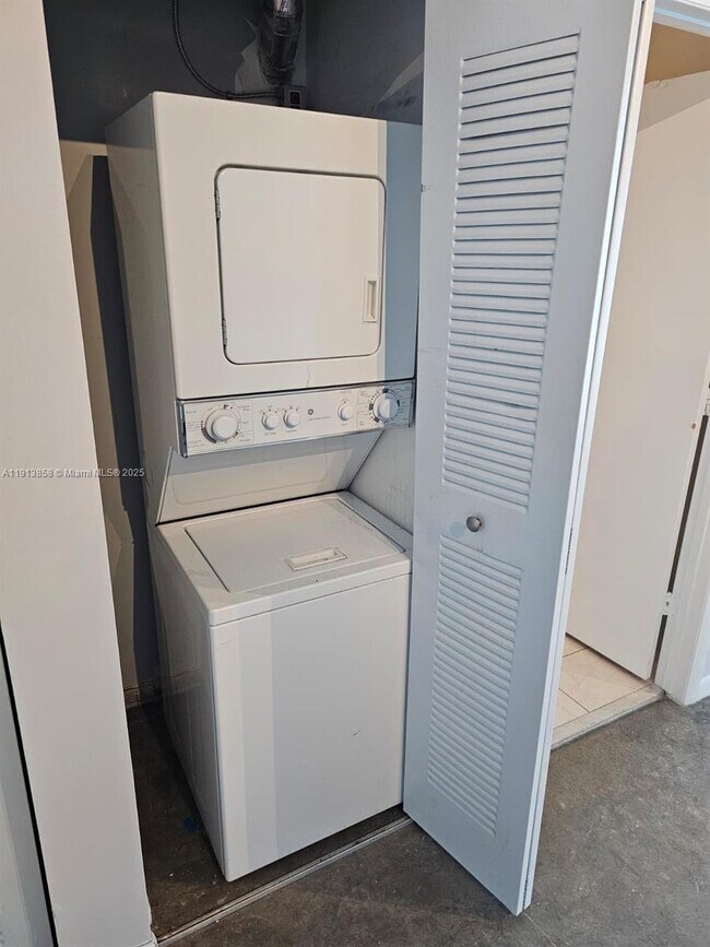 Building Photo - 133 NE 2nd Ave