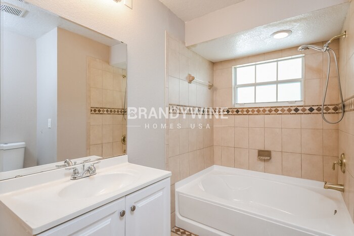 Building Photo - 1830 Hinckley Rd