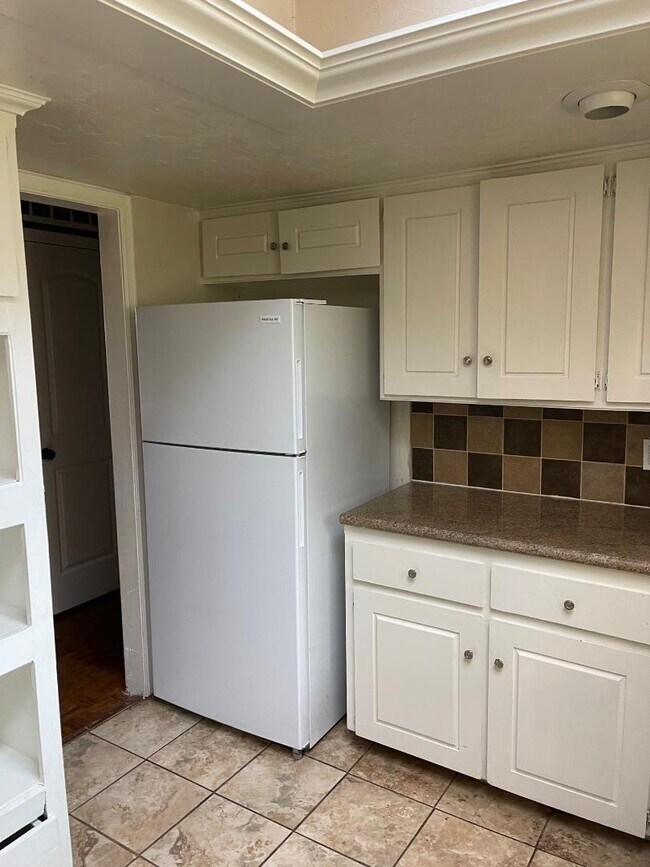 Building Photo - 7204 N Norman Rd