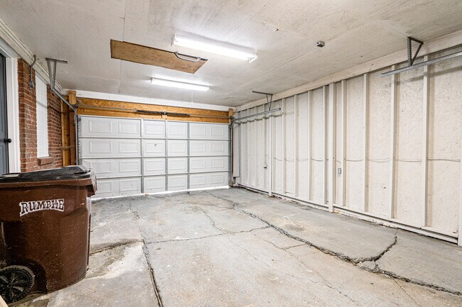 Building Photo - 8213 Nancy Ln
