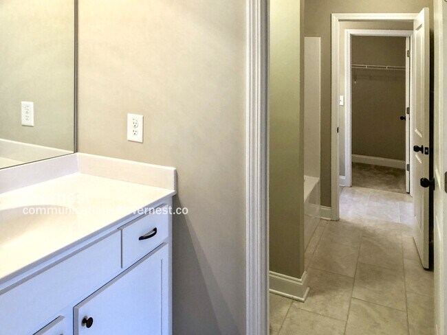 Building Photo - 3870 Valley View Ct