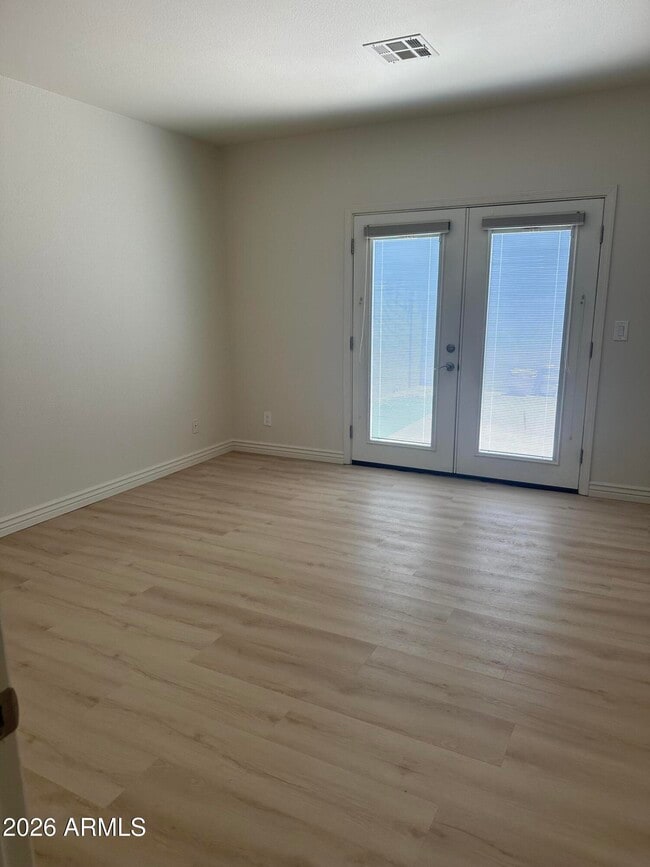 Building Photo - 8889 E Meadow Hill Dr