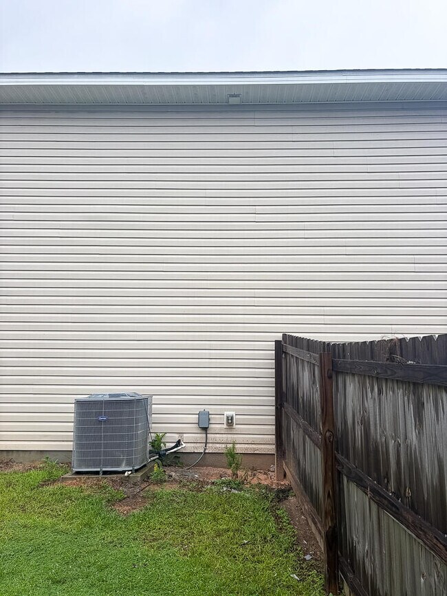 Building Photo - 4694 Malay Cir