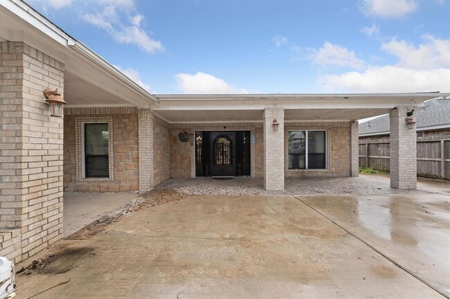 Building Photo - 14022 Greenville St