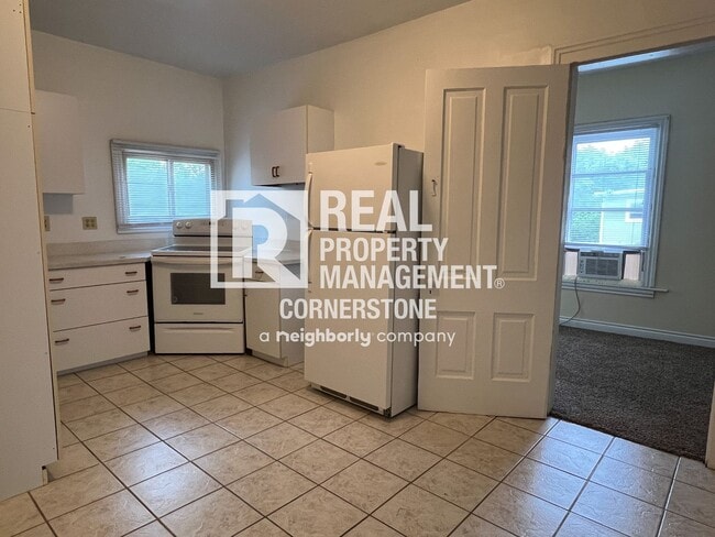 Building Photo - Charming 1BR Apartment in Historic Vine Neighborhood – Close to Downtown & Bronson